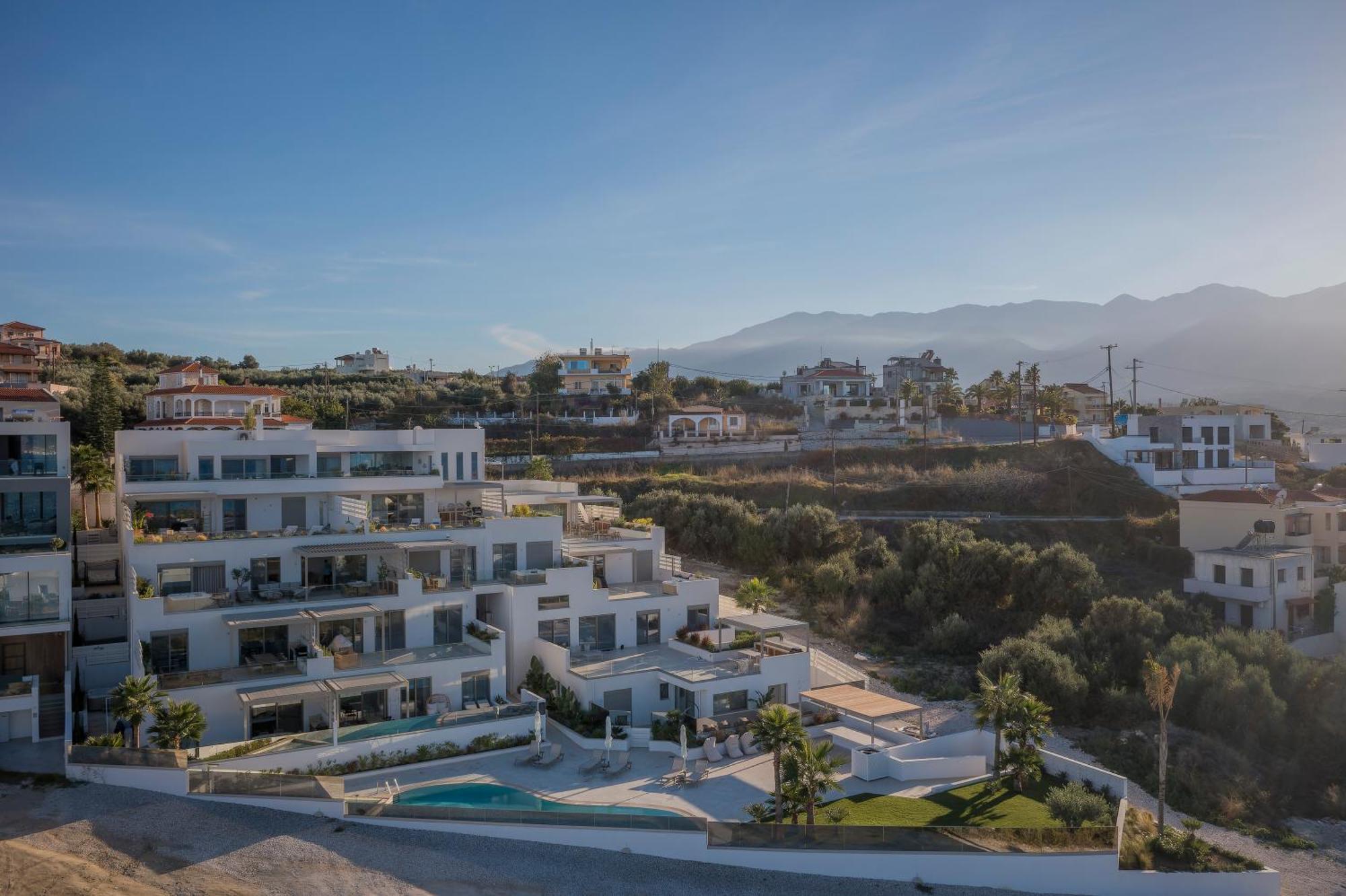 Amphimatrion Luxury