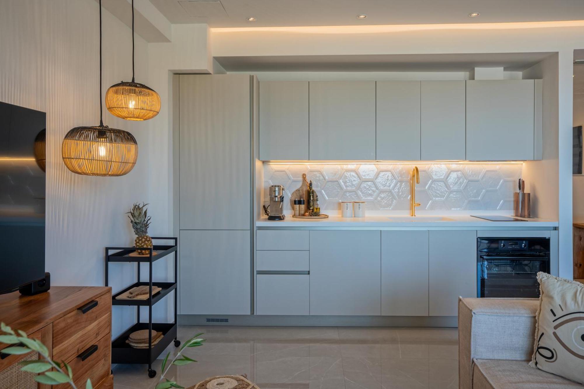 Amphimatrion Luxury