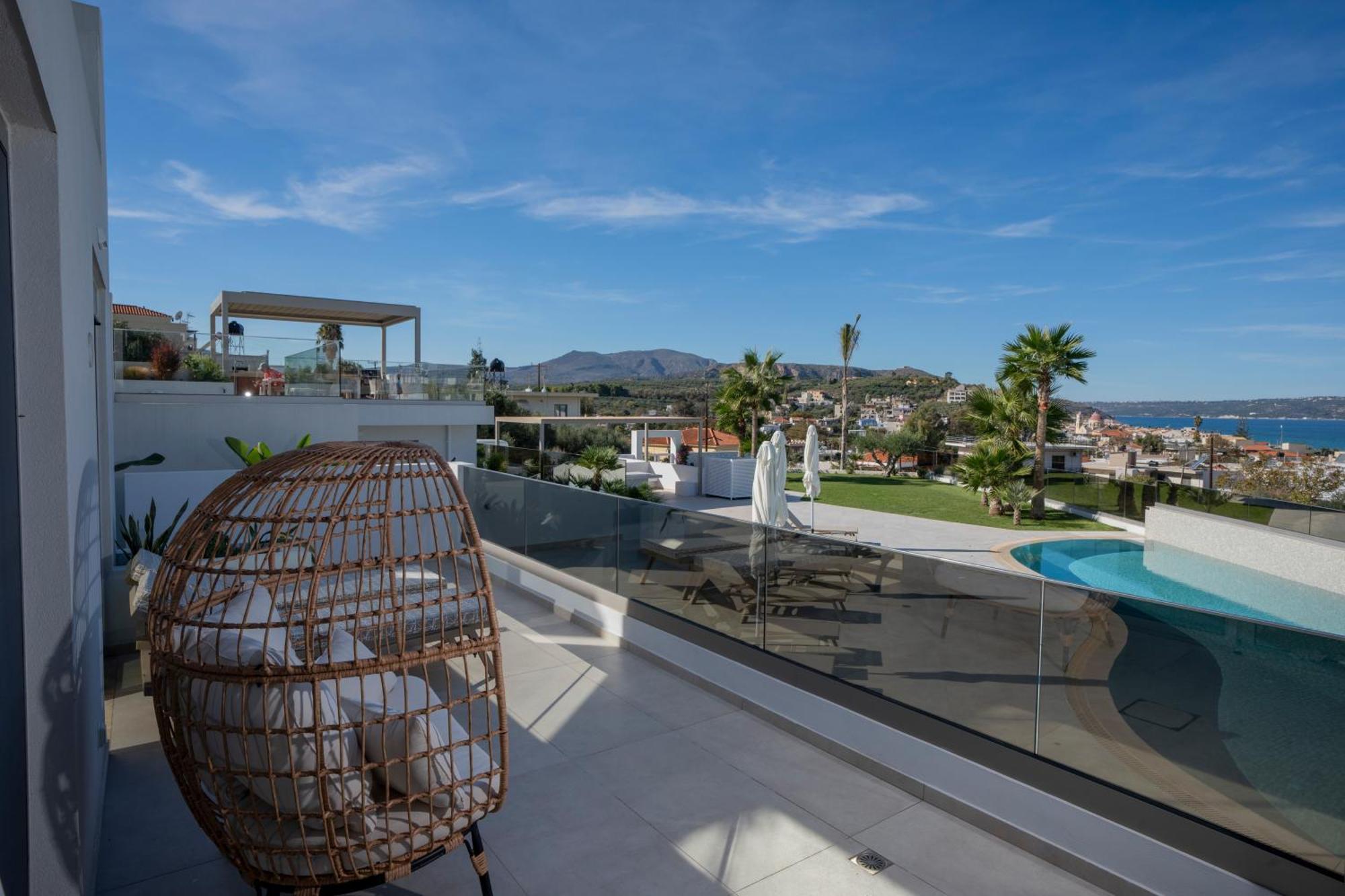 Amphimatrion Luxury *