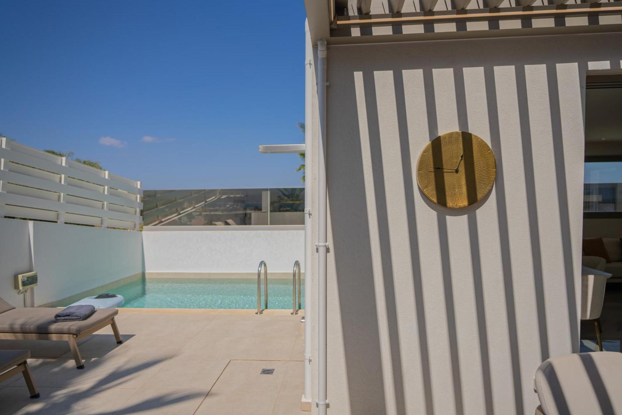 Amphimatrion Luxury