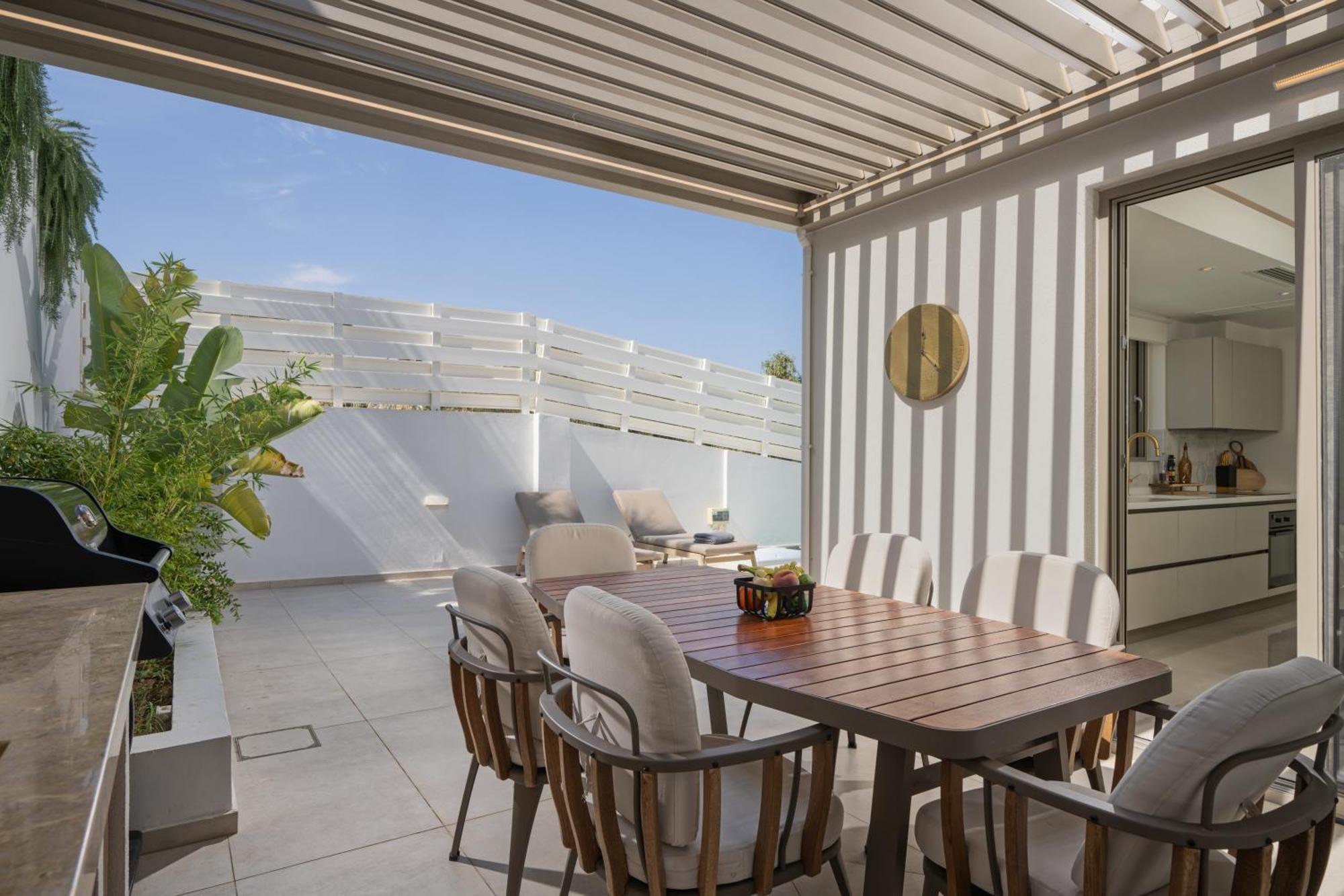 Amphimatrion Luxury